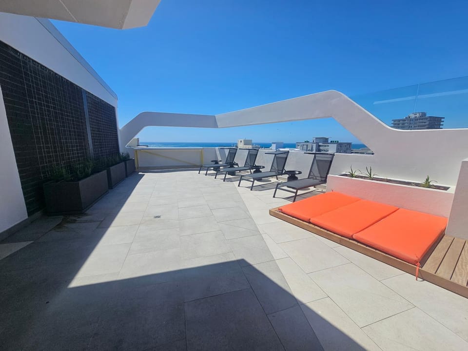 Modern Micro Apartment Sea-Point Apartment in Cape Town