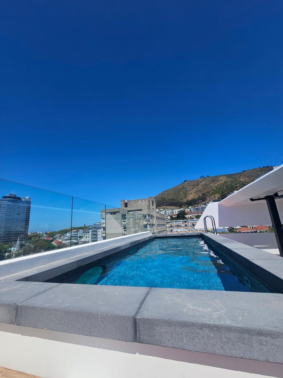 Modern Micro Apartment Sea-Point Apartment in Cape Town