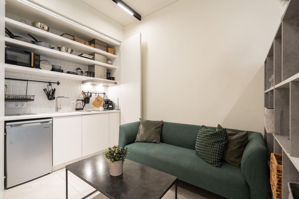 Coffee/tea facilities, Kitchen or kitchenette, Living room, Seating area