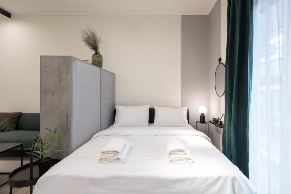 Bed, Bedroom, towels
