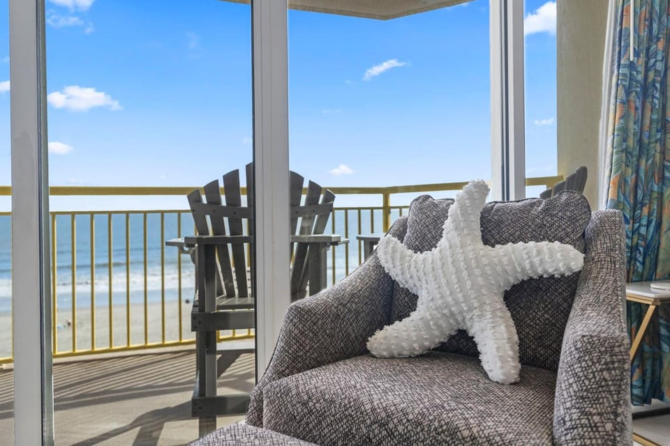 Beautifully Renovated Oceanfront 2 BR Condo with Oversized Balcony! Bay Watch 509 House in Atlantic Beach