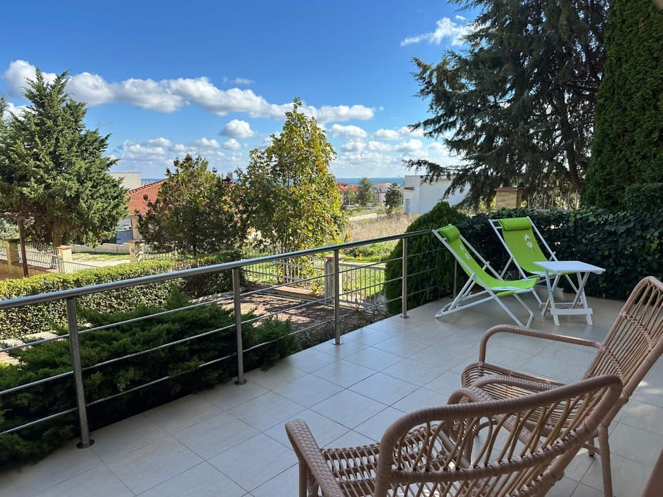 View (from property/room), Balcony/Terrace