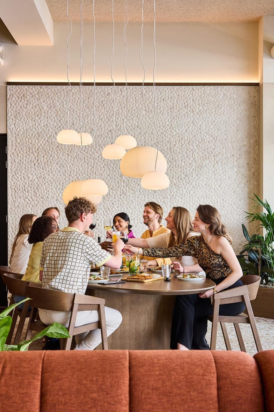 Restaurant/places to eat, Food and drinks, Guests, Dinner, group of guests