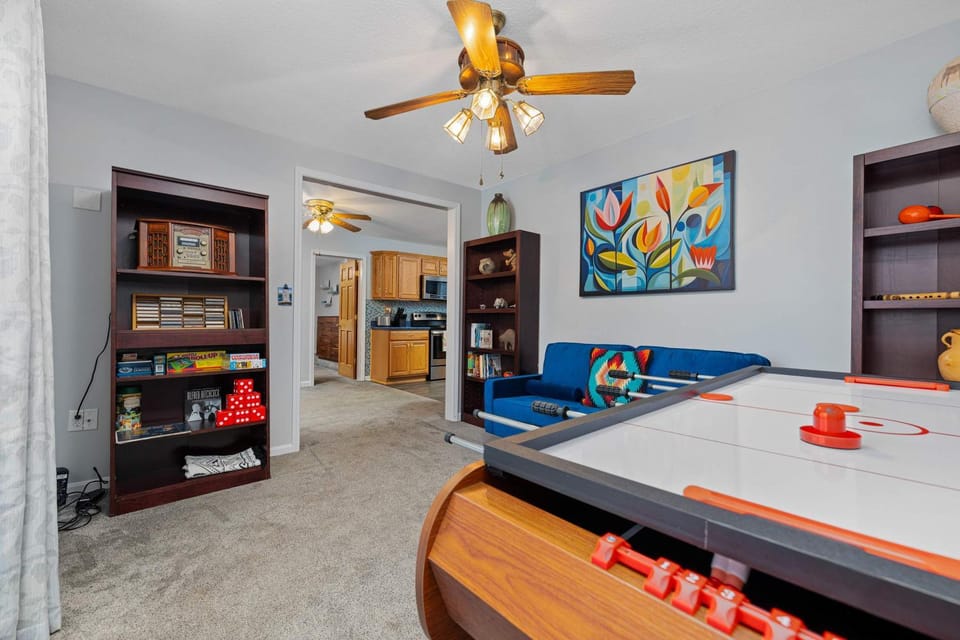 Game Room, Seating area, Evening entertainment