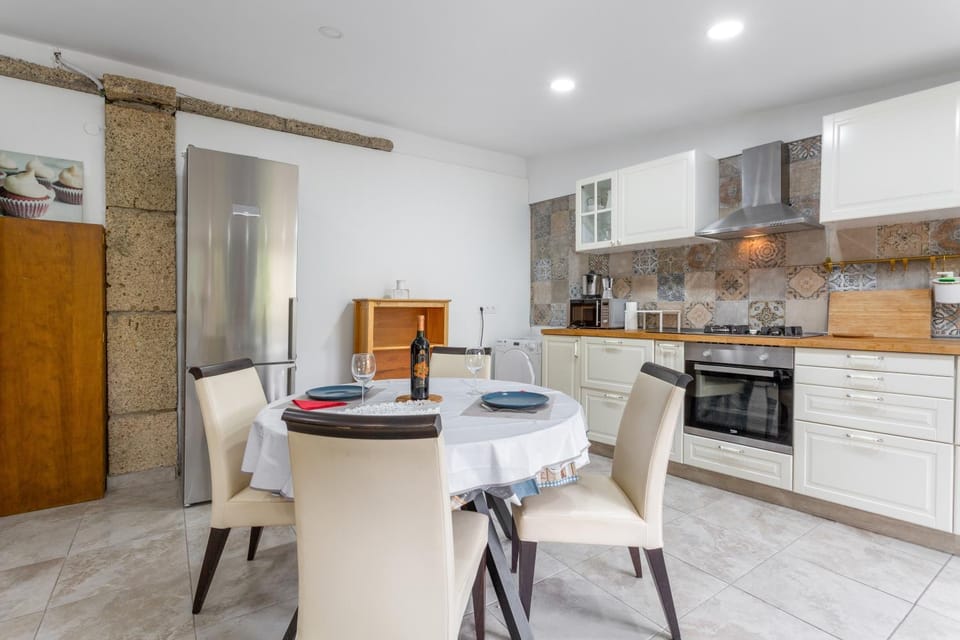 Property building, Kitchen or kitchenette, Living room