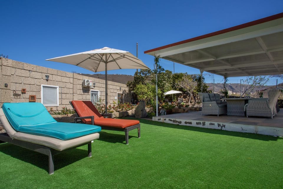Property building, Balcony/Terrace, Living room