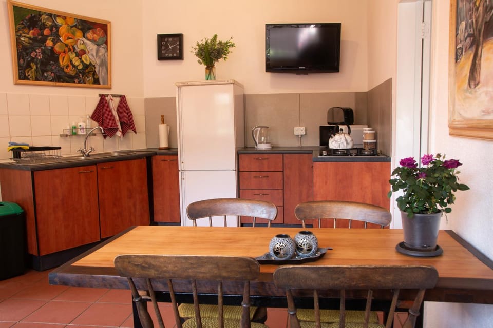 TV and multimedia, Coffee/tea facilities, Kitchen or kitchenette, Dining area, pet friendly, toaster