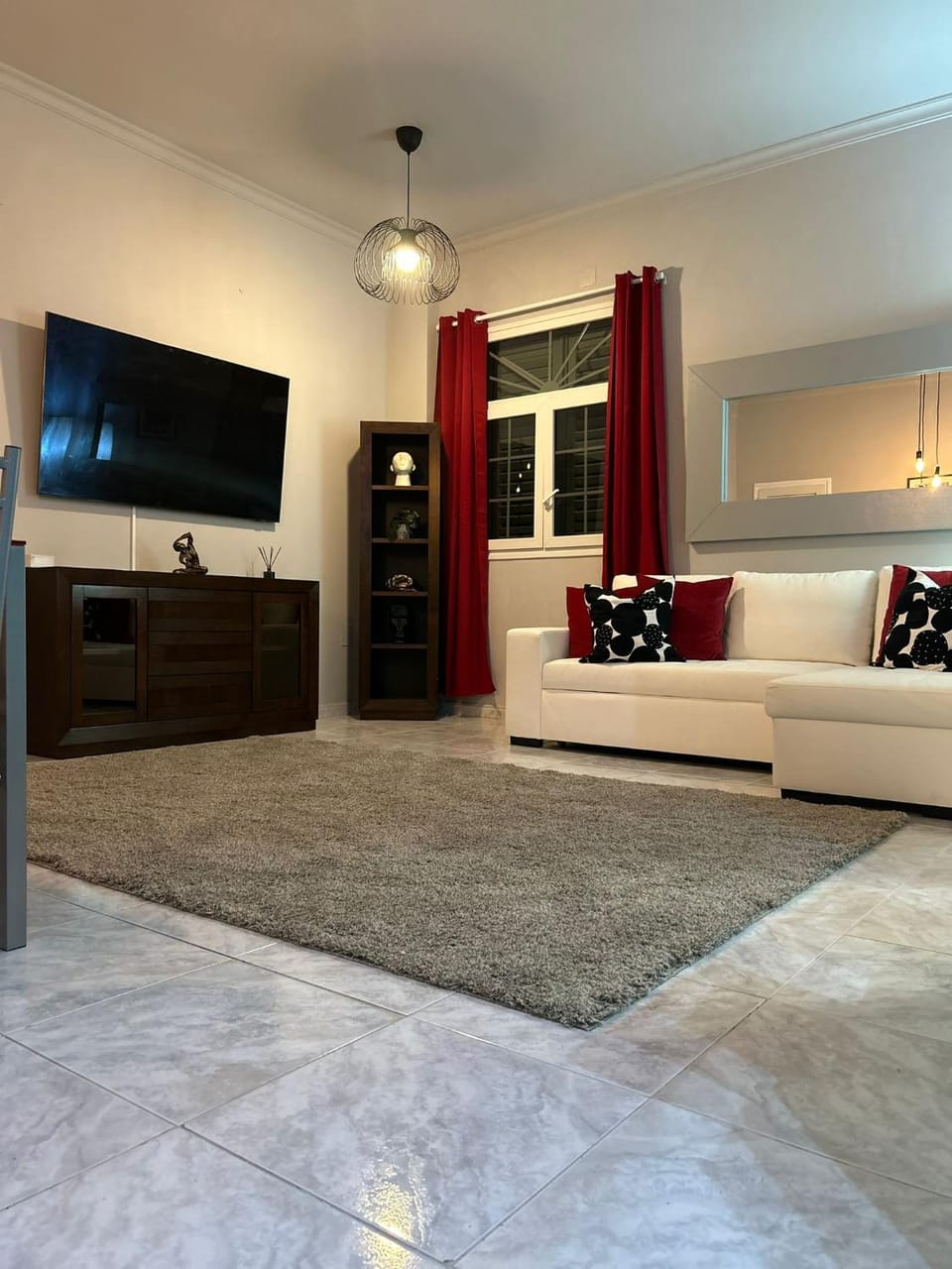 Living room, Photo of the whole room