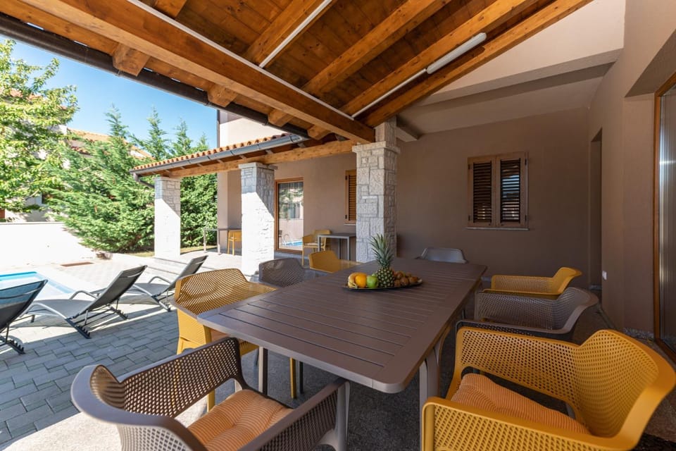 Patio, Day, Balcony/Terrace, Dining area