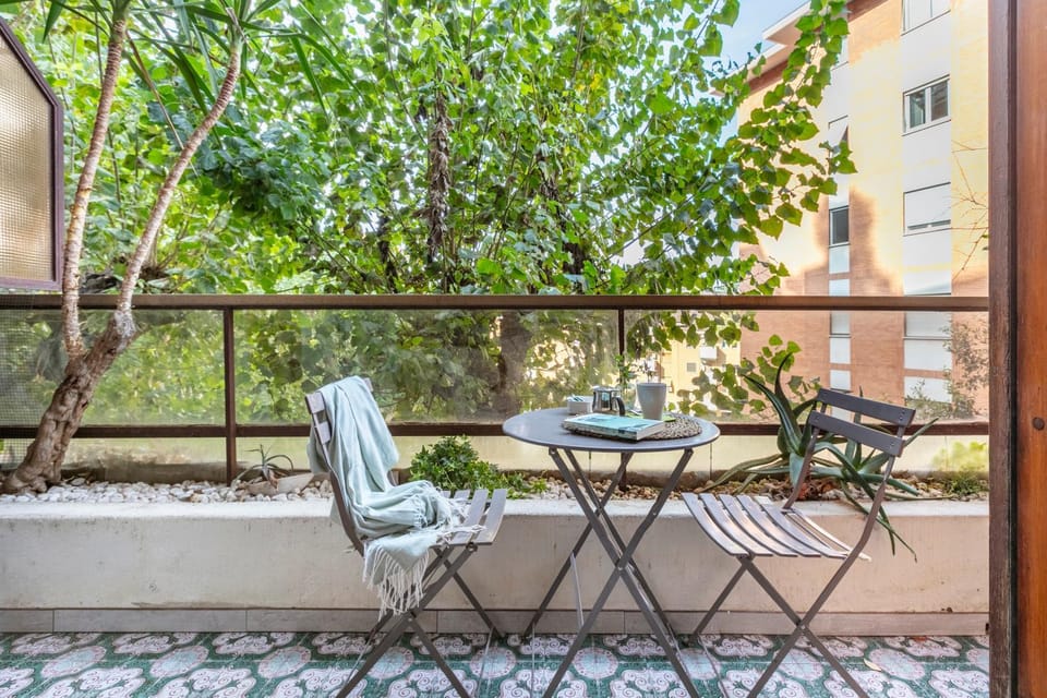 View (from property/room), Balcony/Terrace, Dining area