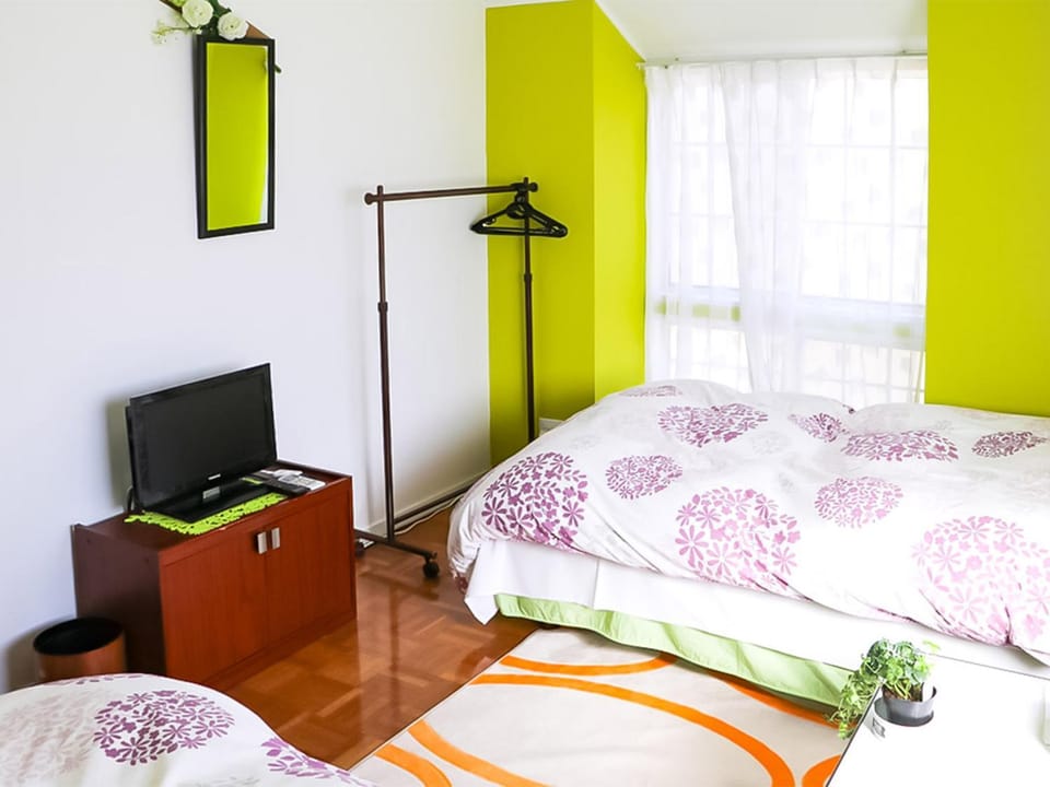 Bed, TV and multimedia, Photo of the whole room