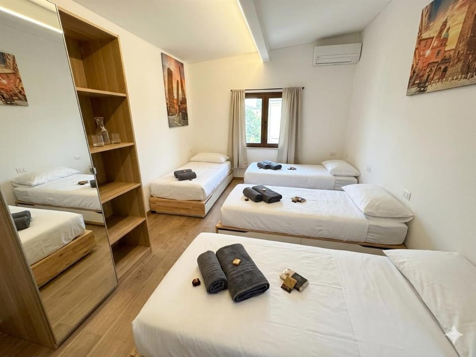 Fly Park B&B Bologna 50 POSTI AUTO 13 POSTI LETTO Bed and Breakfast in Bologna