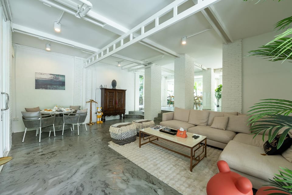 Living room, Seating area