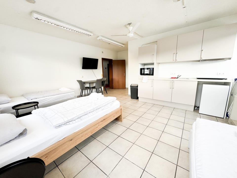 Bed, Photo of the whole room, Dining area, kitchen