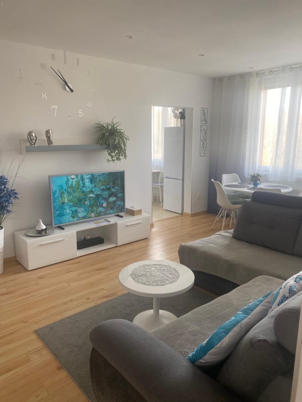 TV and multimedia, Living room, Seating area
