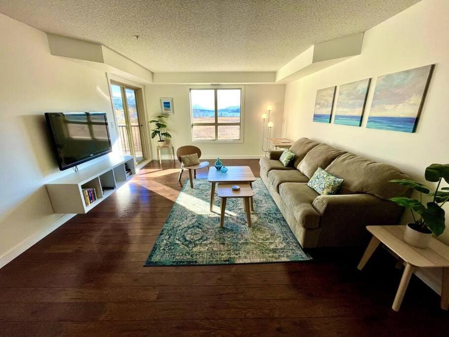 Lake View From Every Window! Apartment in Invermere