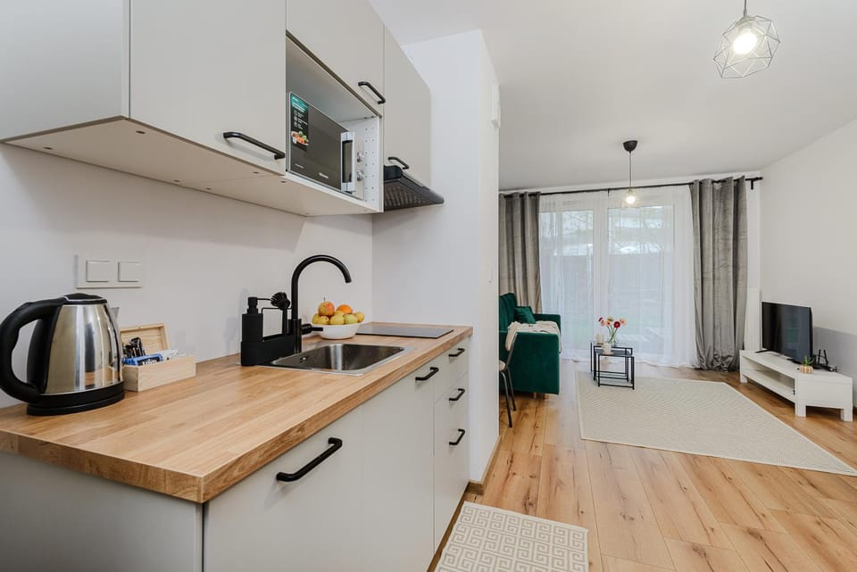 microwave, stove, kitchen