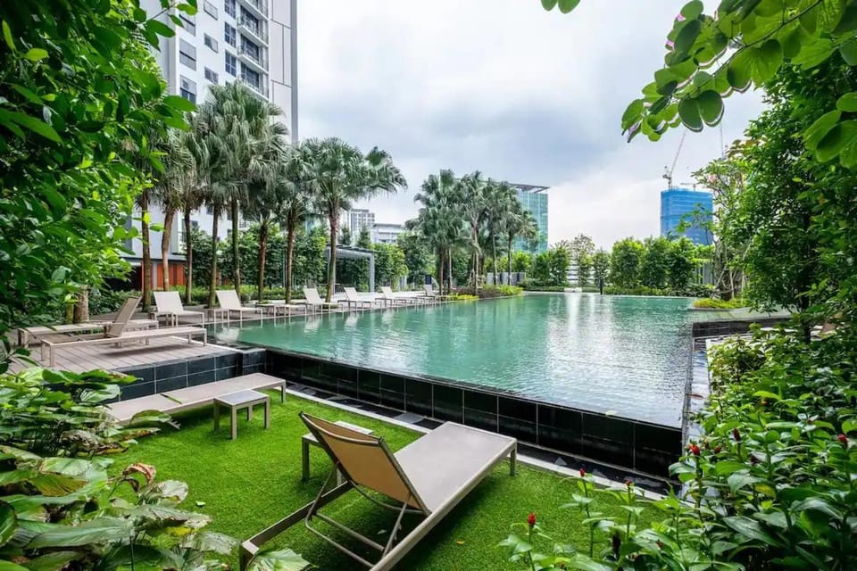 Day, Swimming pool