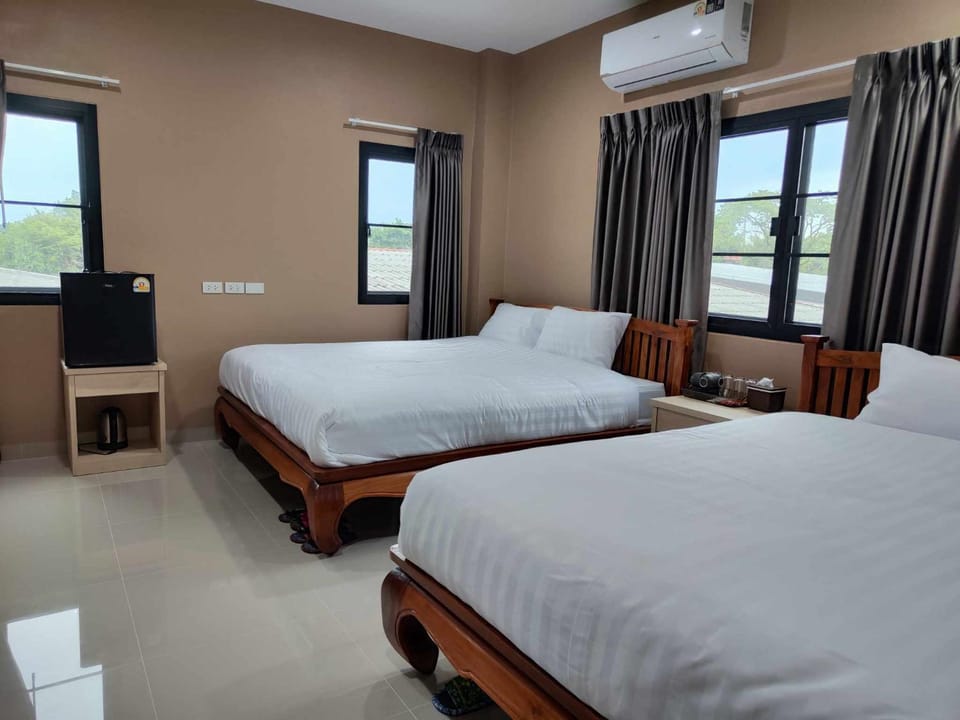 Bed, Photo of the whole room, air conditioner