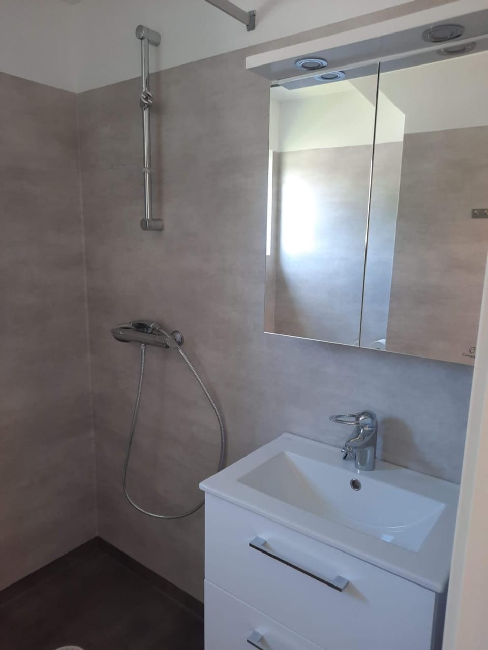 Shower, Toilet