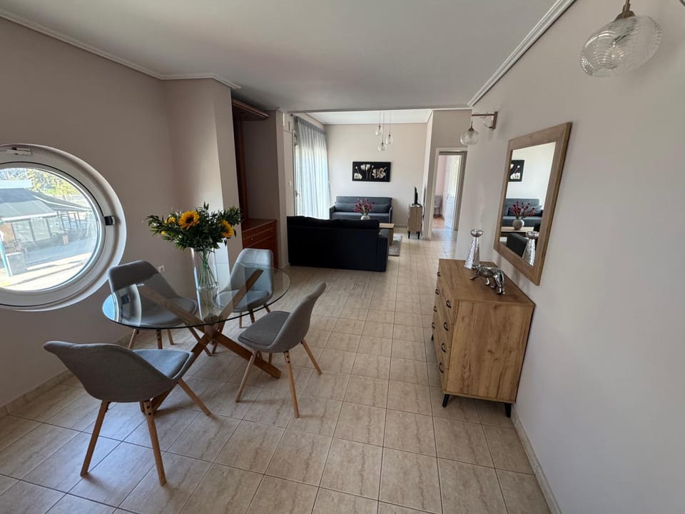Seating area, Dining area