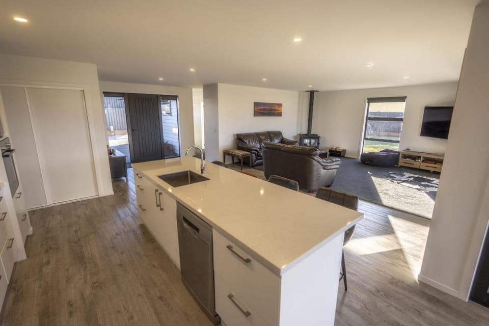 Stay at 2A House in Twizel