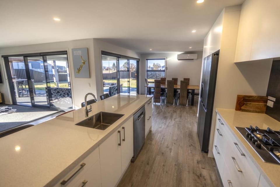 Stay at 2A House in Twizel