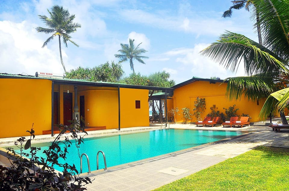 Property building, Day, Swimming pool