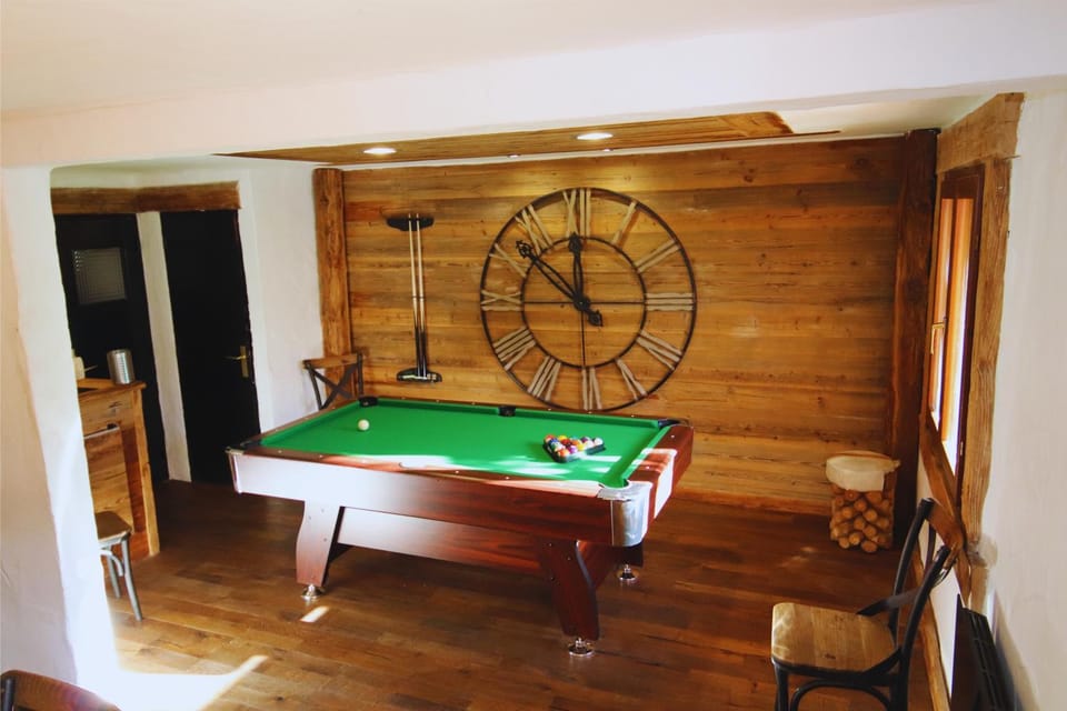 Billiard, Game Room, internet, washing machine, dryer