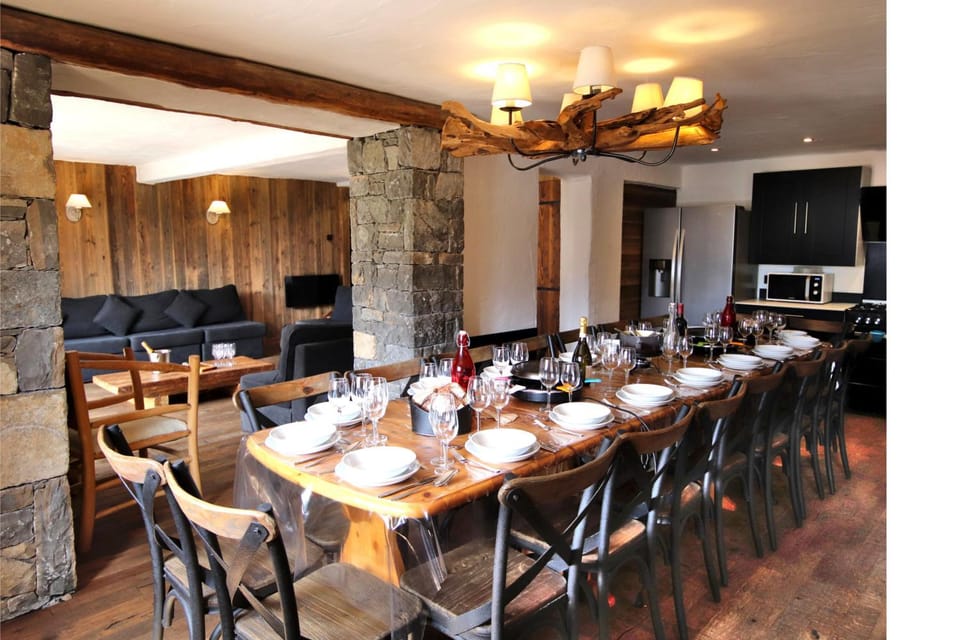 Banquet/Function facilities, Dining area, internet, microwave