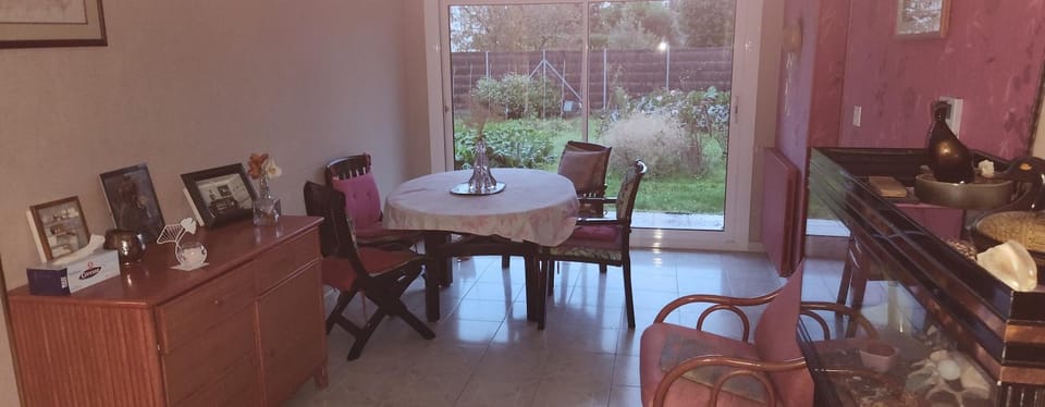 Seating area, Dining area