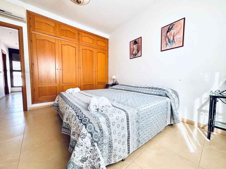 Bed, Photo of the whole room, Bedroom, wardrobe