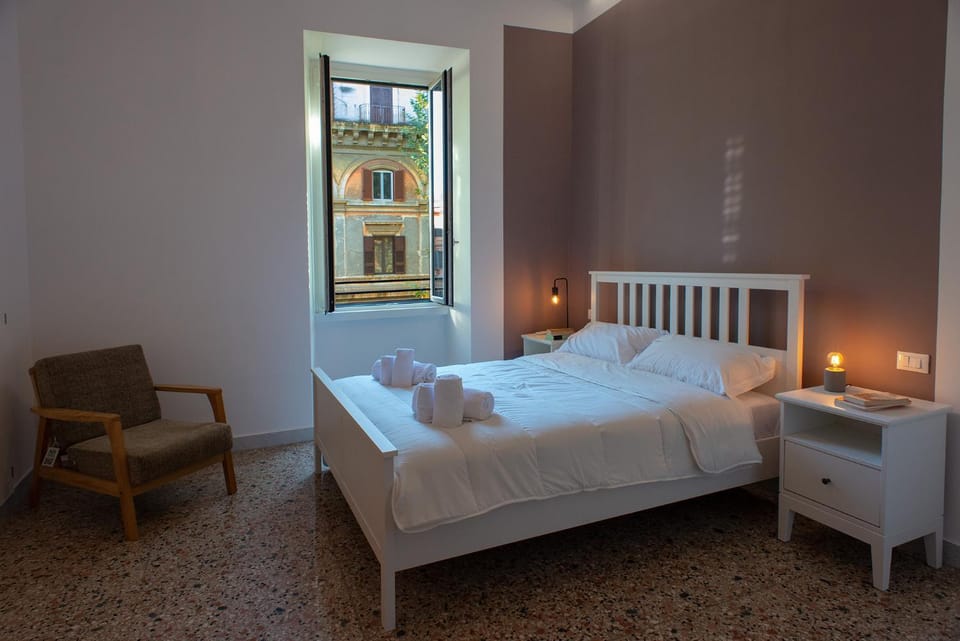 Bedroom, towels