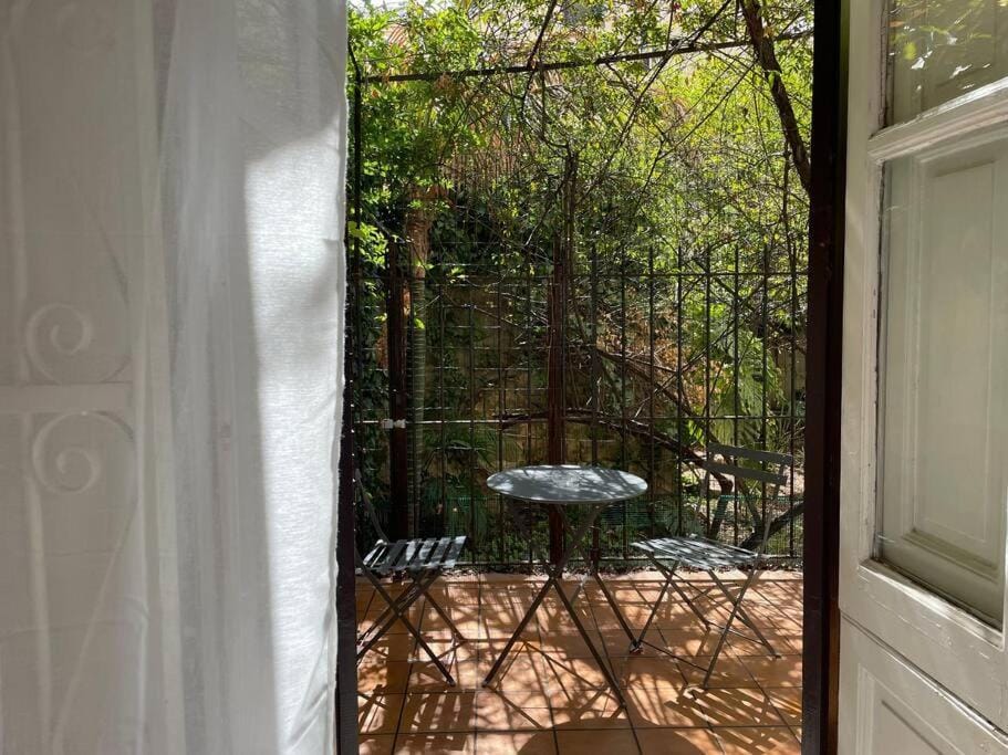 The Tangerine's Garden Apartment in Palermo