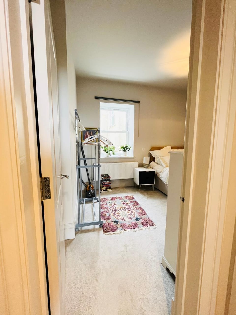 One Double bedroom with en-suite bath and shower and a separate toilet at the Royal - Homestay not Hotel Vacation rental in Bognor Regis