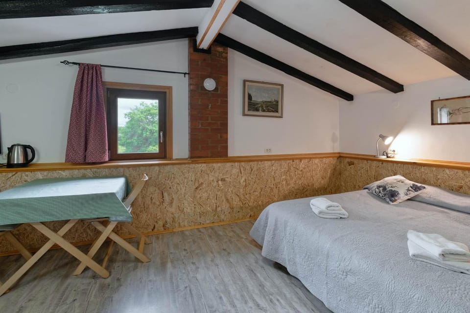 Photo of the whole room, Dining area, Bedroom