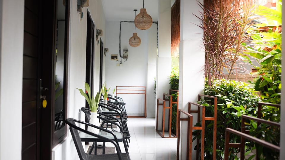 Dude Surf House Uluwatu Bed and Breakfast in Bali