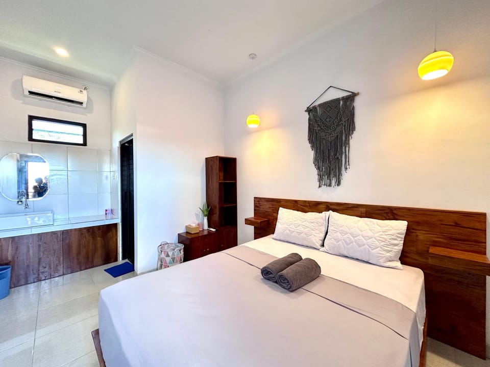 Dude Surf House Uluwatu Bed and Breakfast in Bali