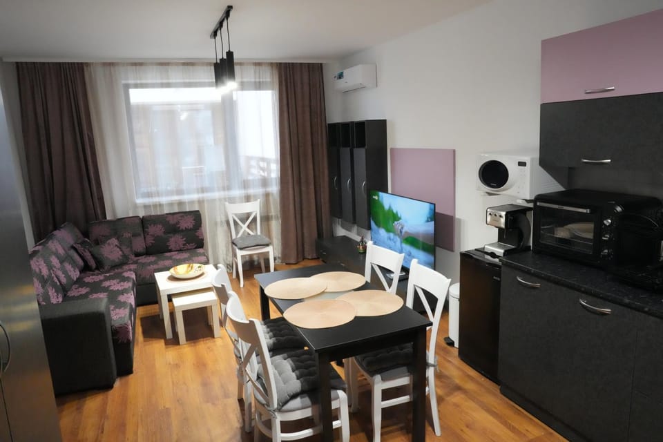 Communal lounge/ TV room, TV and multimedia, Kitchen or kitchenette, Living room