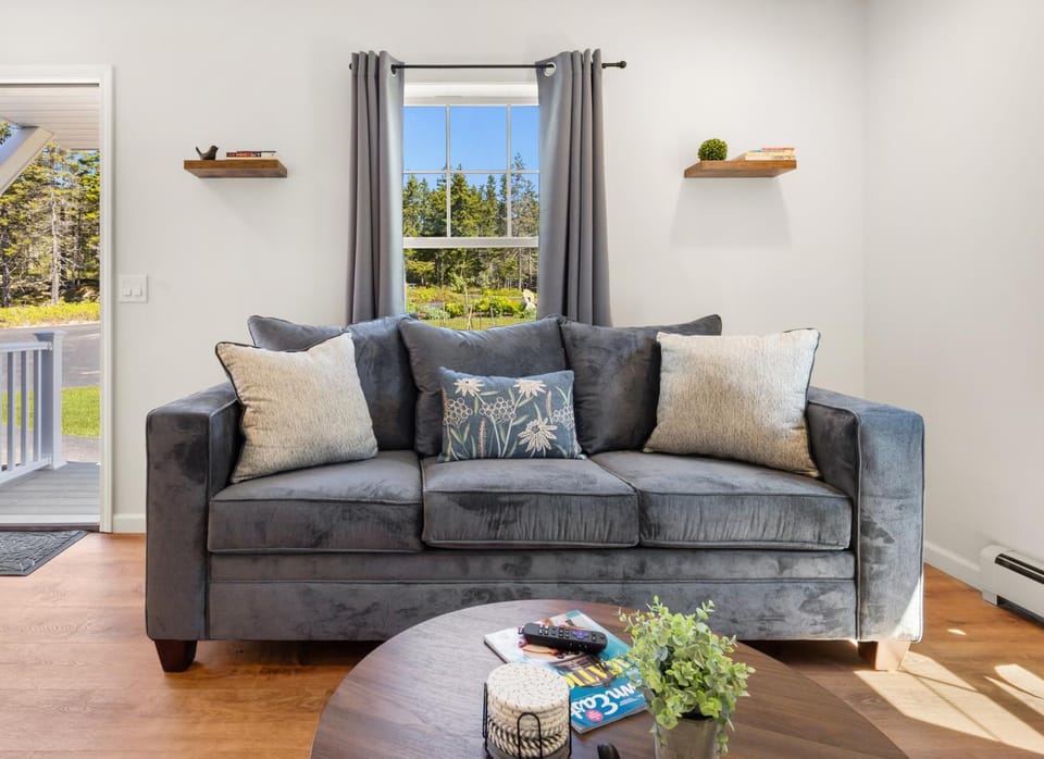 Blueberry Hill Haven - Quiet & Private House in Southwest Harbor