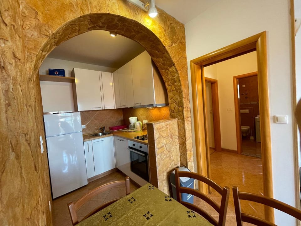Dining area, pet friendly