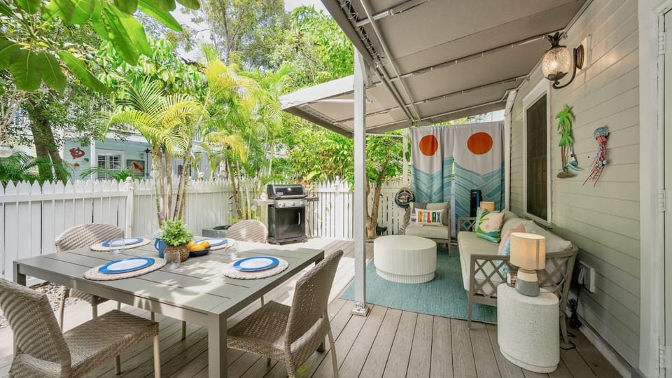 The Cozy Starfish by Last Key Realty House in Key West