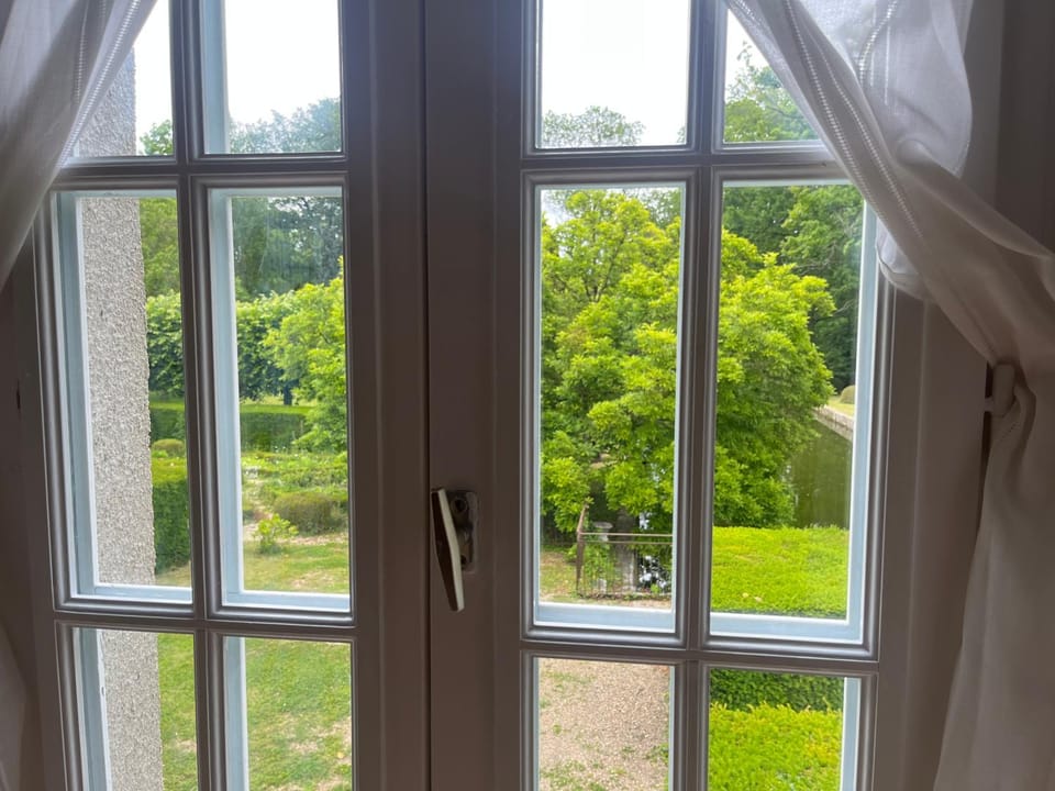 La Maison dans le jardin du Manoir de Bouron House in Île-de-France