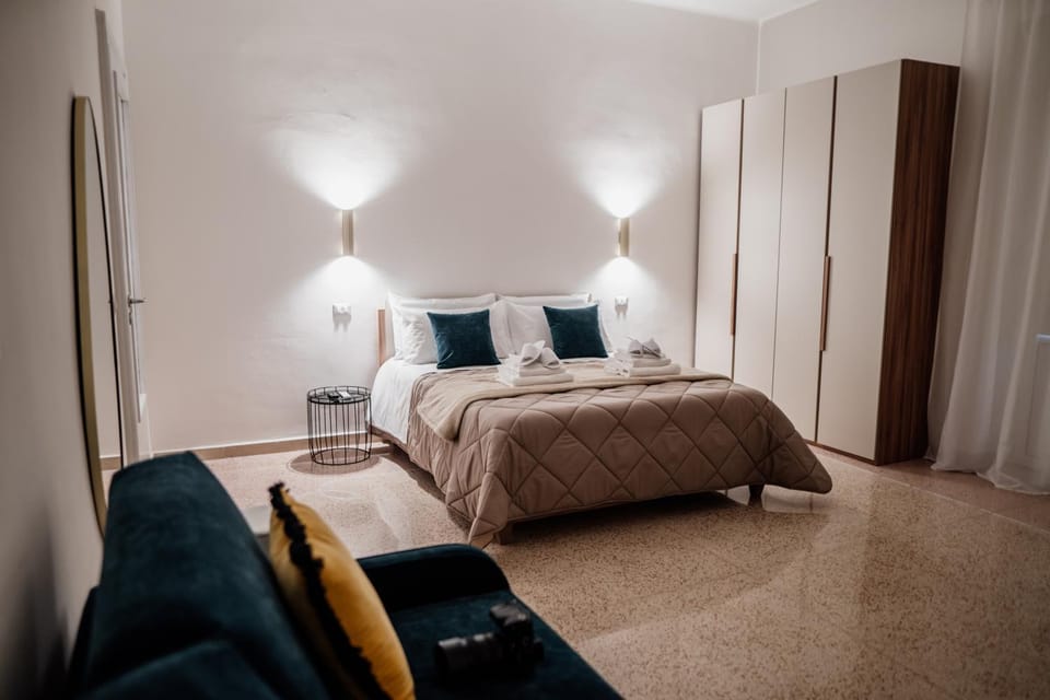 Bed, Decorative detail, Bedroom, wardrobe