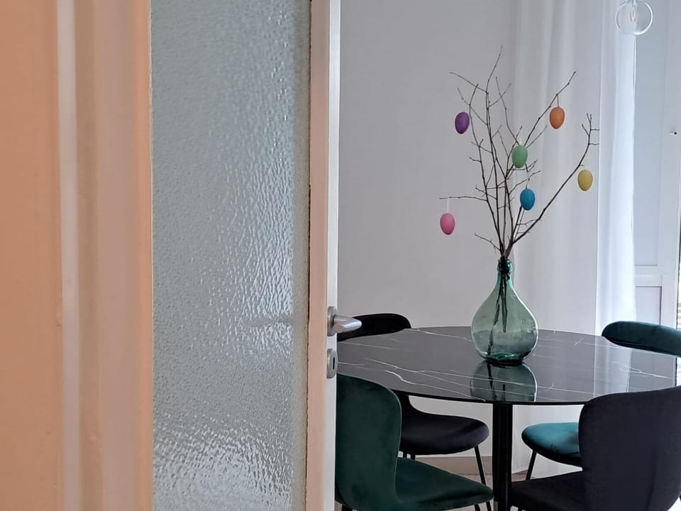 Living room, Decorative detail, Seating area, Dining area