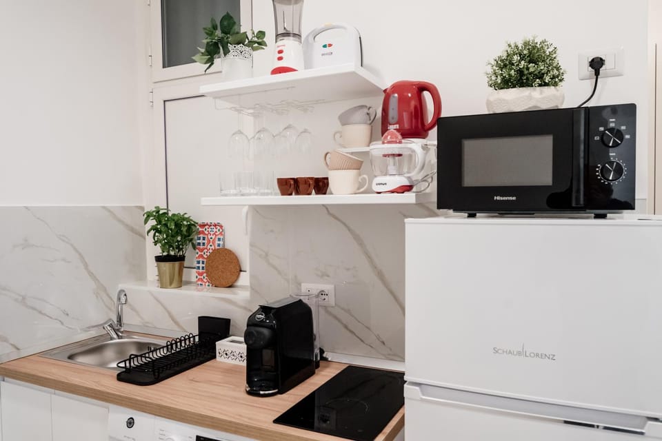 Coffee/tea facilities, Kitchen or kitchenette, minibar, stove, toaster