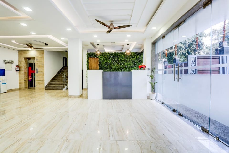 Lobby or reception, fireplace
