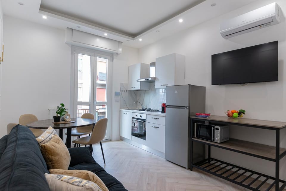 TV and multimedia, Kitchen or kitchenette, Dining area, air conditioner