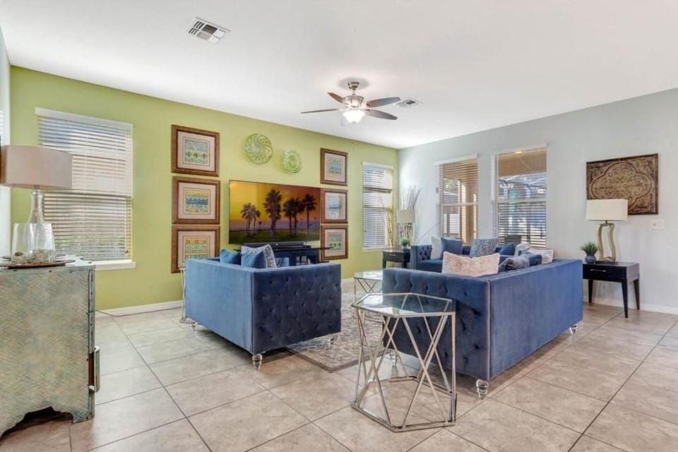 Upstair Loft Premium Home With Pool, Spa & Games! condo Apartment in Four Corners