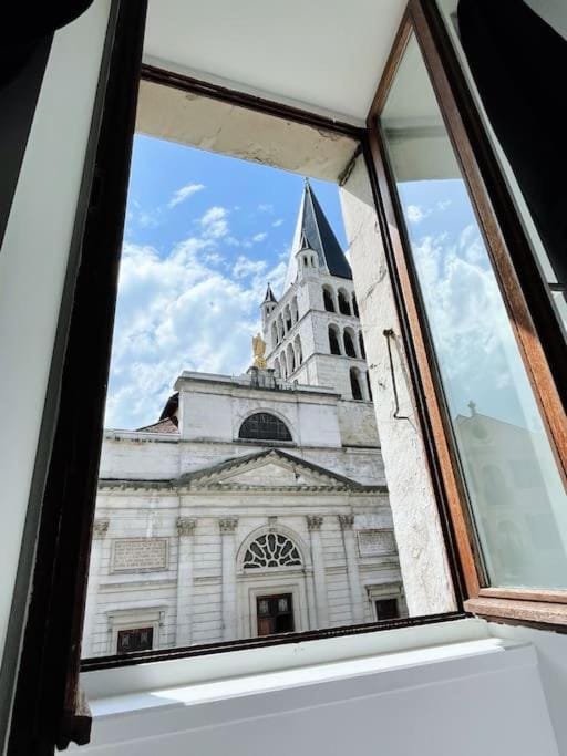 Day, Landmark view